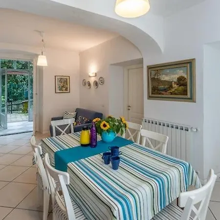Rapallo, A Due Passi Dal Mare Con Veranda E Giardino!