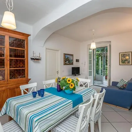 Rapallo, A Due Passi Dal Mare Con Veranda E Giardino! *